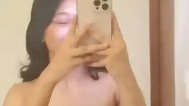 Mallu girl in saree and in topless viral video making