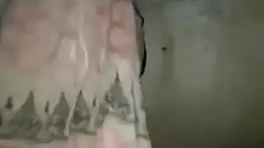 Indian gal records solo porn video in which she poses completely naked