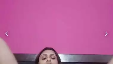 Unsatisfied big boobs bhabhi dildoing pussy