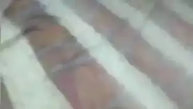 Guy lifts his GF’s salwar and fucks her cunt in dehati sex