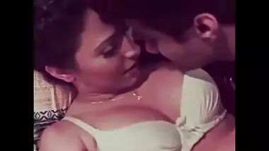 Hindi xxx b-grade Indian porn of namkeen bhabhi & neighbor