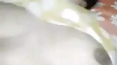 Beautiful bhabhi with mehndi hand fucking