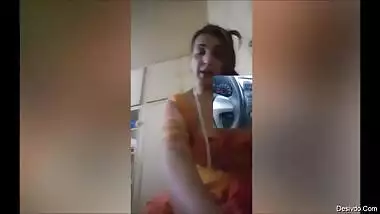 aunty showing her big clevage