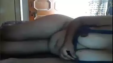 Desi Aunty on Skype Showing Nide and Boobs and Hairy Pussy