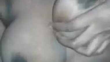 Horny Madurai girl’s Tamil solo sex show