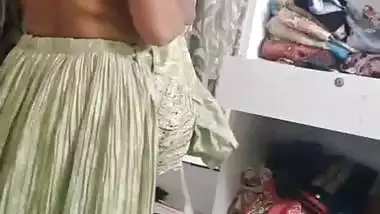 Mumbai Churchgate road apartment bhabhi dress change