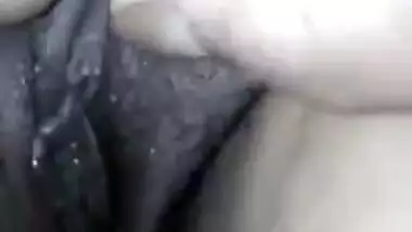 Wife's XXX slit is so sexy that Indian man can't stop staring at it