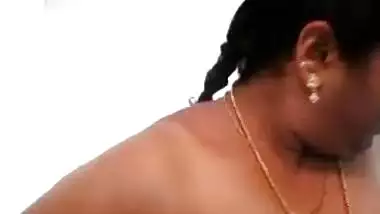 Indian whore gives sexual joy to viewers showing off XXX coconuts