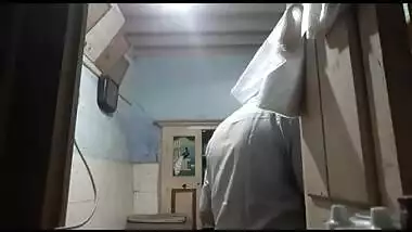 Desi teen comes to a XXX doctor who has sex with her in his office