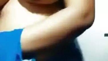Sexy Bhabi show her big boob