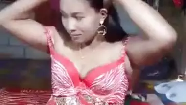 Desi female sees no problems with XXX posing and sex boob flashing