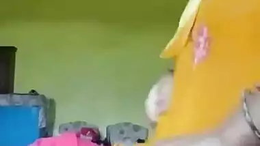 Desi village bhabi show her hot pussy