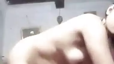 Sexy Desi Girl Strip Her Cloths and Showing Her Nude Body