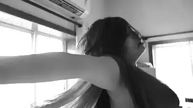 desi hot babe showing her big boobs