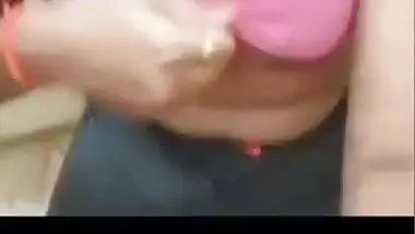 Desi Bhabhi Showing Boobs