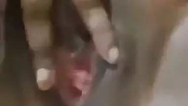 Indian nude lady strips her saree and masturbates