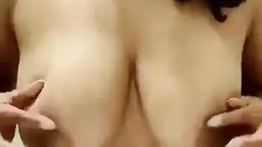 Desi hot lucking tamil girl showing her big boobs